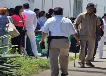 Evacuan clínica de IMSS por conato de incendio