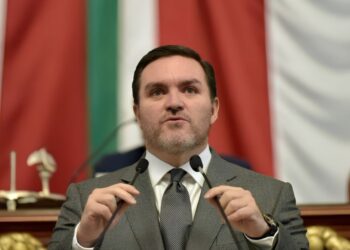 Federico Döring. Diputados del PAN piden investigar contratos IPN-Cofepris.