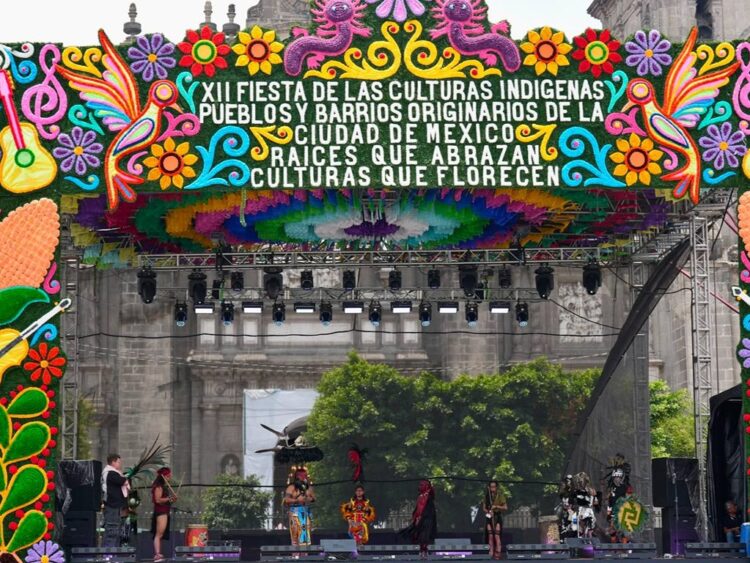 La Fiesta de las Culturas Indígenas llega al Zócalo hasta el 23 de agosto con gastronomía, artesanías, música, danza y actividades gratuitas. | AMEXI/FOTO: cultura.cdmx.gob.mx