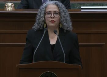 Graciela Domínguez Nava rinde protesta ante el Congreso del Estado de Sinaloa como gobernadora interina