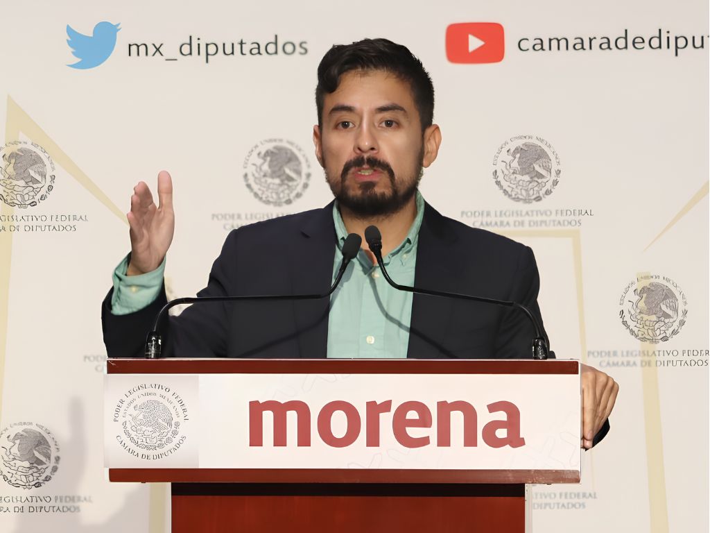 Guillermo Rafael Santiago, representante de Morena ante el INE, cuestionó que Alejandro Moreno acudiera a Estados Unidos contra los consejeros electorales. AMEXI/Foto: Morena
