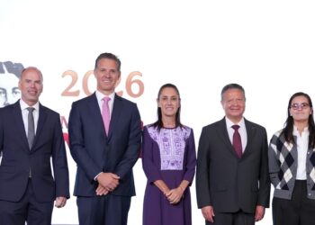 La presidenta Claudia Sheinbaum y el gobernador Julio Menchaca anuncian inversiones en Hidalgo. AMEXI Foto