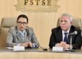 La secretaria de Gobernación, Rosa Icela Rodríguez, y Marco Antonio García Ayala, dirigente de la FSTSE. AMEXI Foto