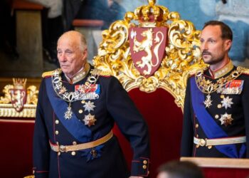 El rey Harald V de Noruega falleció este viernes y lo sucedió su hijo, Haakon VIII.