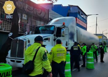 Operativo de verificación de pipas de gas en Iztapalapa. AMEXI Foto