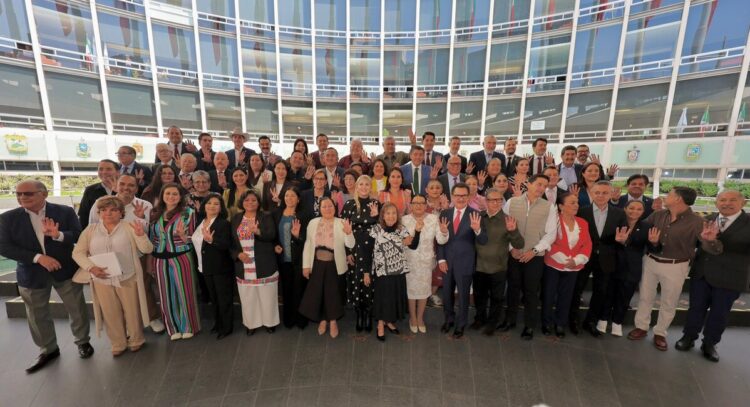 Por conflictos internos y externos, plenaria de Morena no fue pasarela; Higinio, el premio a una carrera de 50 años