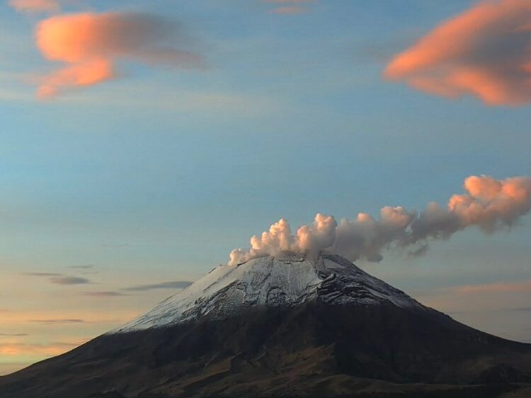 El Popocatépetl emitió 34 exhalaciones durante las últimas horas. | AMEXI/FOTO: Cenapred