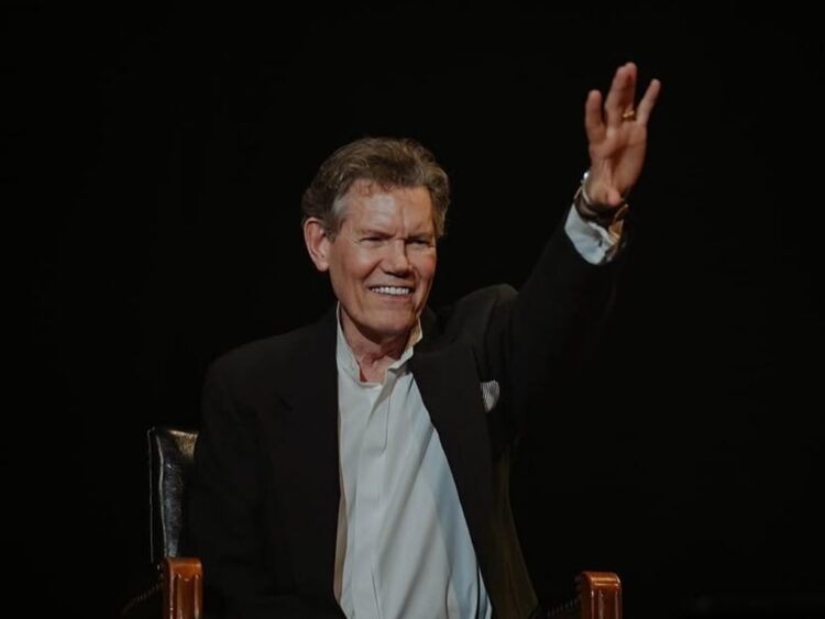 Randy Travis sorprendió a una fan con cáncer en un hospital de Chicago y protagonizó un emotivo encuentro que conmovió a todos. | AMEXI/FOTO: IG @therandytravis
