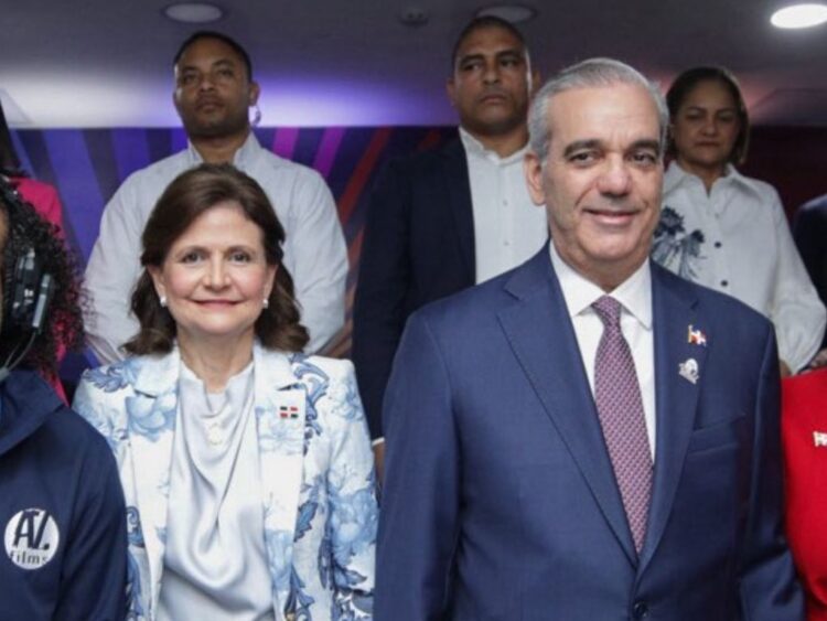 Momento de mujeres Raquel Peña, vicepresidenta de República Dominicana, y el presidente Luis Abinader. AMEXI Foto X Raquel Peña