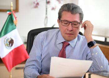 Ricardo Monreal. Se alarga la lista de diputados federales morenistas aspirantes a la elección consecutiva.