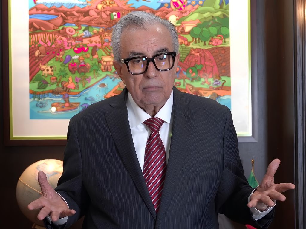Rocha Moya retornó a su oficina del Palacio de Gobierno de Sinaloa.