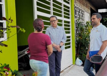 Rosa Icela Rodríguez dialoga con productores en Tocumbo