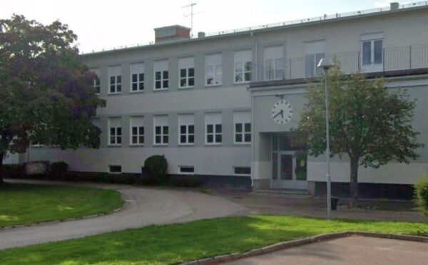 Un muerto y tres heridos es el saldo de un ataque con espada, en una secundaria de Suecia.