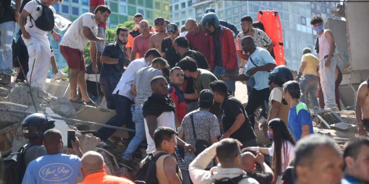 El trabajo “hombro con hombro” en Colombia tras el sismo de 7.4