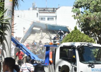Dos mexicanos mueren en sismo en Colombia