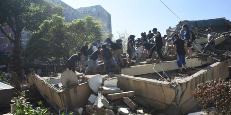 El trabajo “hombro con hombro” en Colombia tras el sismo de 7.4