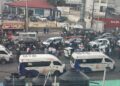 Transportistas bloquean accesos a La Paz tras asesinato de niña
