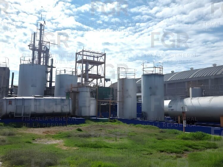 Uno de los centros de procesamiento ilegal de hidrocarburos asegurado por FGR. AMEXI Foto