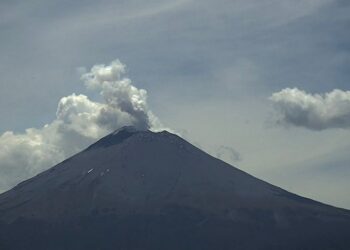 El Popocatépetl registró 160 exhalaciones y caída de ceniza en Edomex; el Semáforo de Alerta permanece en Amarillo Fase 2. | AMEXI/FOTO: Cenapred
