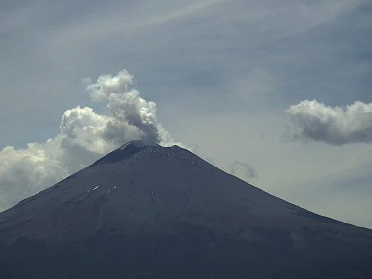El Popocatépetl registró 160 exhalaciones y caída de ceniza en Edomex; el Semáforo de Alerta permanece en Amarillo Fase 2. | AMEXI/FOTO: Cenapred