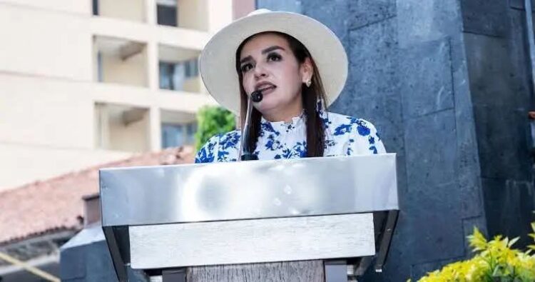 Acusan a Grecia Quiroz de usar muerte de Carlos Manzo para su beneficio