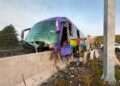 Un autobús de pasajeros sufrió un accidente la mañana de este lunes en las inmediaciones del Trébol del Arco Norte, en Atlacomulco