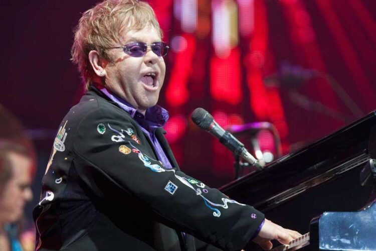 Cuando Elton John aparezca frente al público mexicano los próximos 2 y 3 de octubre habrá algo más que nostalgia en el aire.