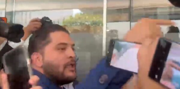 La confrontación no se limitó al intercambio personal. Ambos trasladaron la disputa al terreno político