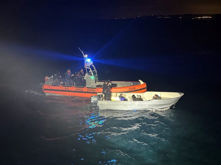 Guardia Costera intercepta panga con nueve migrantes frente a San Diego