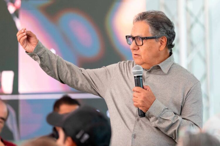 Higinio Martínez busca presidir el Senado; promete respeto a la prensa