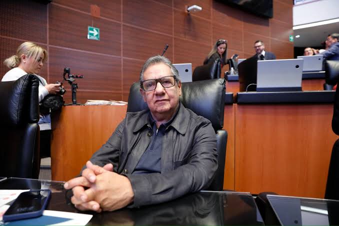 Higinio Martínez defiende una visión institucional de la función de la Mesa Directiva. AMEXI/Foto: Morena