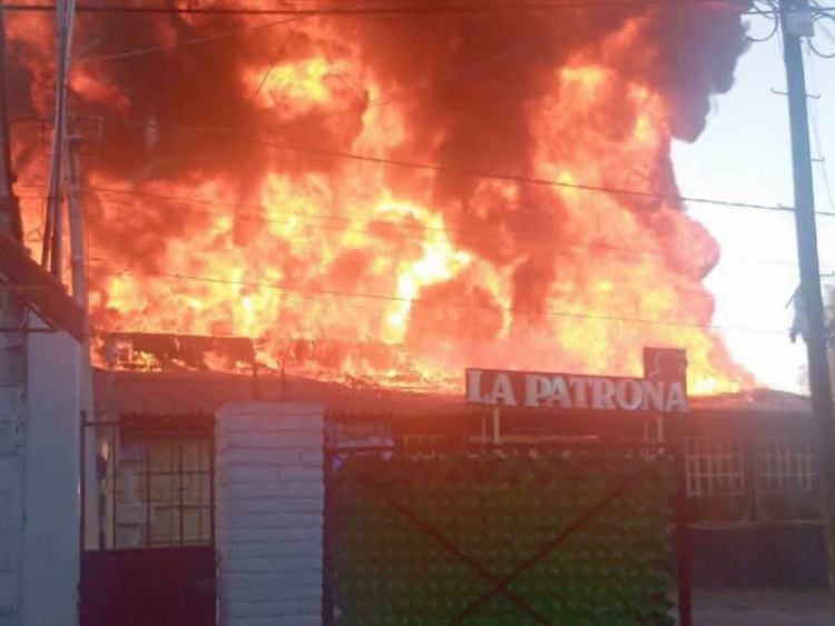 Se incendia restaurante-bar La Patrona y rovoca gran alarma entre visitantes a Teotihuacán, en el Estado de México.