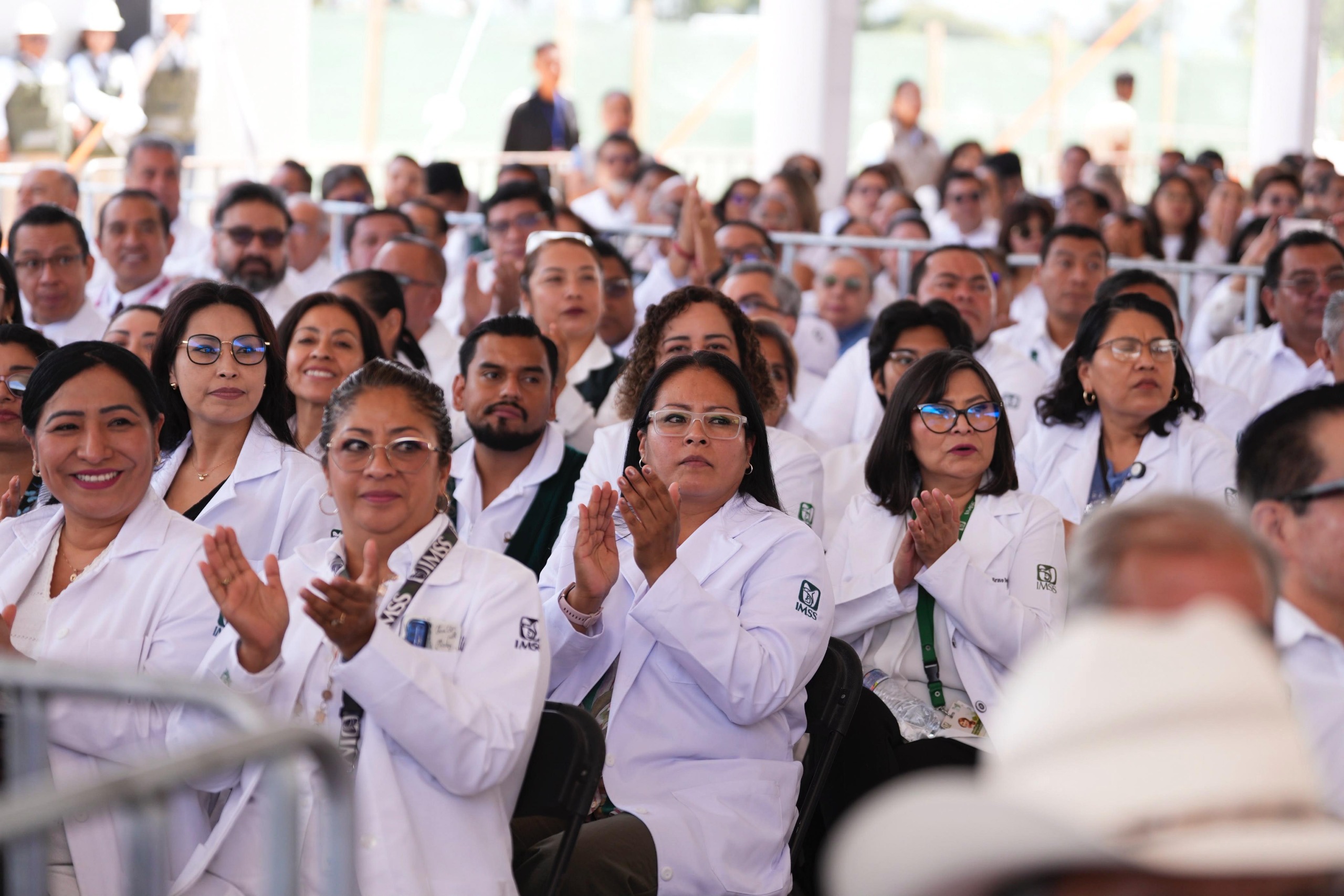 Sheinbaum anuncia la construcción de un nuevo Hospital del IMSS Bienestar, con lo que se creará la Ciudad Salud “Ñuu tata” y con ello se consolidará el Servicio Universal de Salud. AMEXI/FOTO/ Presidencia