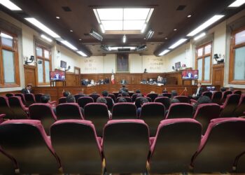 Monreal recomienda a ministros de la SCJN llegar a un acuerdo