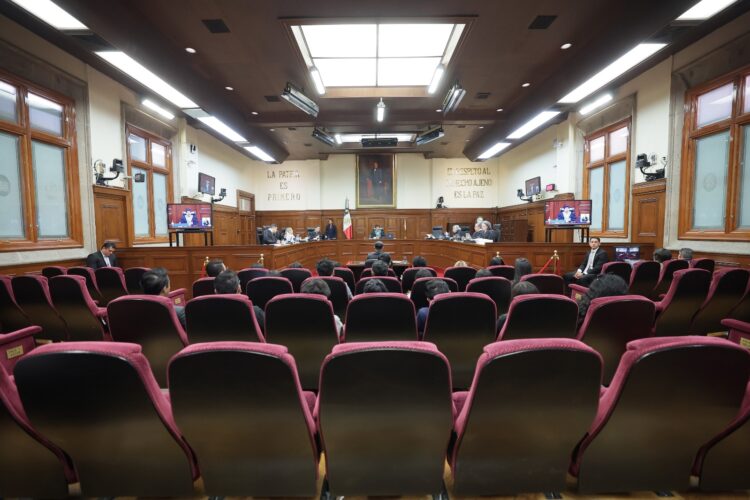 Monreal recomienda a ministros de la SCJN llegar a un acuerdo