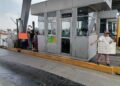 Vecinos de la colonia 10 de Junio tomaron este martes la caseta T-5 Tultitlán del Circuito Exterior Mexiquense,