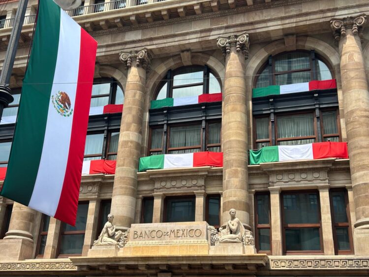 Banxico mantiene tasa de interés en 6.50% y se desmarca de la Fed