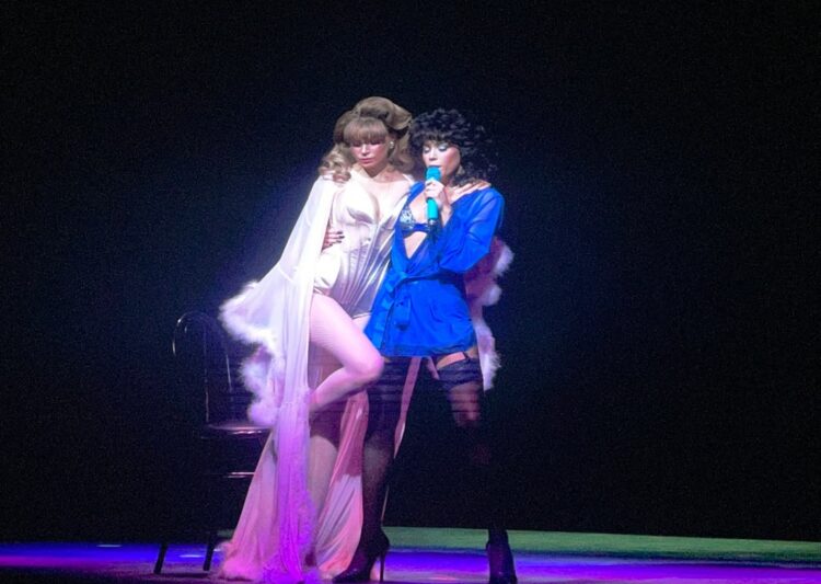 Belinda y Danna desatan la locura en el Auditorio Nacional con “Mentiras All Stars”