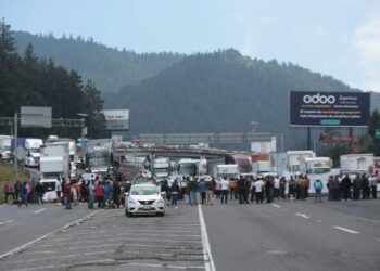 Bloqueo en la México-Toluca, en La Marquesa. AMEXI Foto Especial