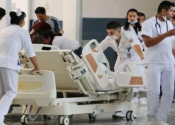 CNDH reporta violencia hacia médicos residentes.