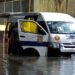 Camioneta de transporte público que quedó varada en inundación en Tultitlán. hubo seis muertos. AMEXI Foto RRSS