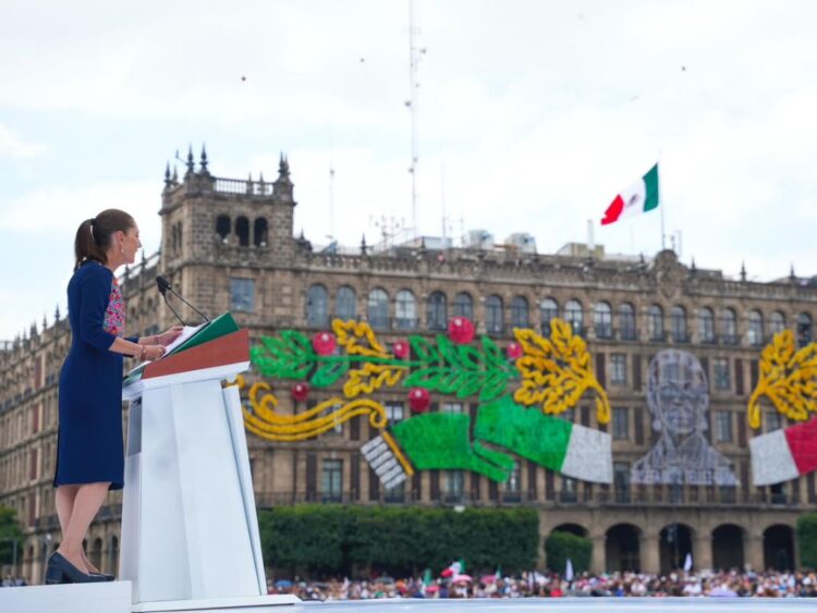 Claudia Sheinbaum cierra su gira por su Segundo Informe en el Zócalo de la CDMX. AMEXI Foto Presidencia