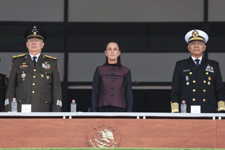 Sheinbaum celebra 50 años del Heroico Colegio Militar