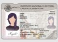 Credencial para votar del INE.