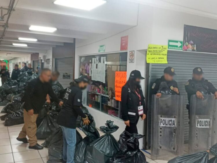 Decomiso de juguetes sexuales en el Centro. AMEXI Foto SSC-CDMX