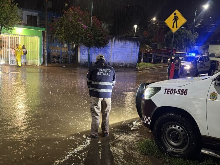 Derrumbe en Xalapa, Veracruz, por lluvias. Una persona muere. AMEXI Foto Especial