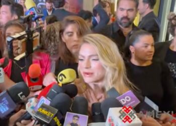 Sofía Castro luce un atrevido look con diminuto short durante la promoción de Tierra de Amor y Coraje.