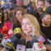 Sofía Castro luce un atrevido look con diminuto short durante la promoción de Tierra de Amor y Coraje.