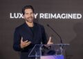 Arap Bethke, actor y conductor oficial de la XV edición de LuxuryLab Global, que se realizará en Ciudad de México.
