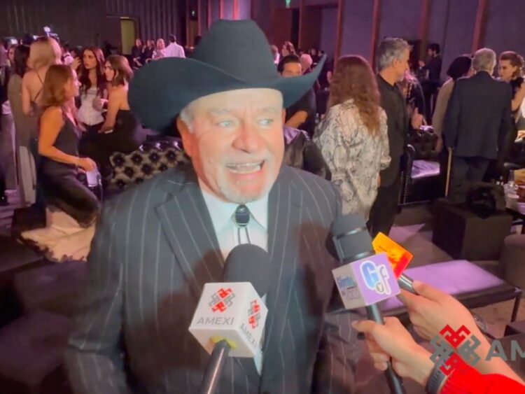 Alberto “El Güero” Castro y Sofía Castro durante la presentación de la telenovela Tierra de Amor y Coraje.